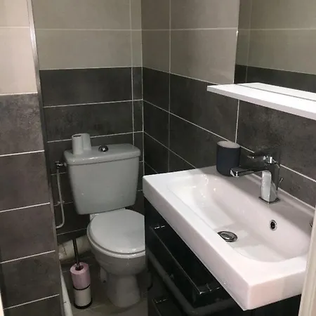 아파트 With Beautiful Terrace And Air Conditioning