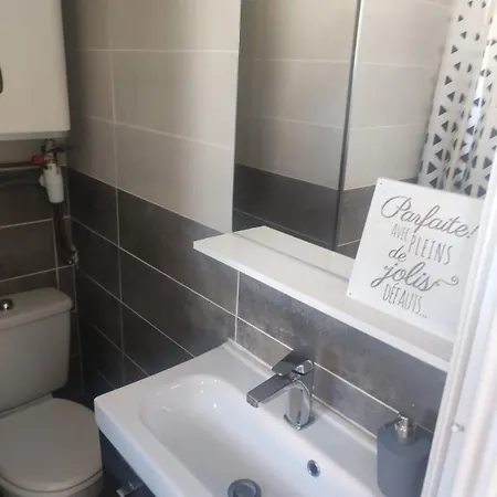 With Beautiful Terrace And Air Conditioning 아파트 몽펠리에