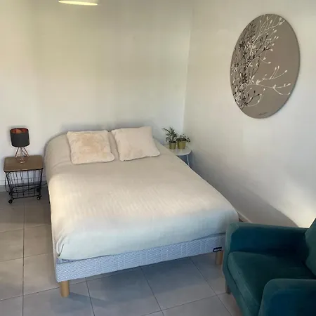 With Beautiful Terrace And Air Conditioning 몽펠리에