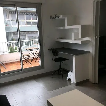 아파트 With Beautiful Terrace And Air Conditioning 몽펠리에