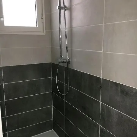 With Beautiful Terrace And Air Conditioning 아파트