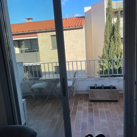 아파트 With Beautiful Terrace And Air Conditioning