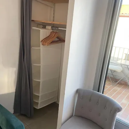 With Beautiful Terrace And Air Conditioning 아파트